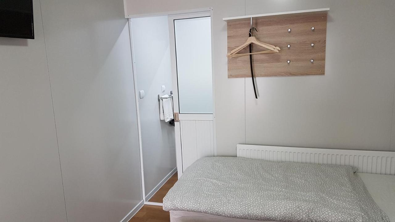 Hotel Grásteinn - Airport Hotel Keflavík Esterno foto