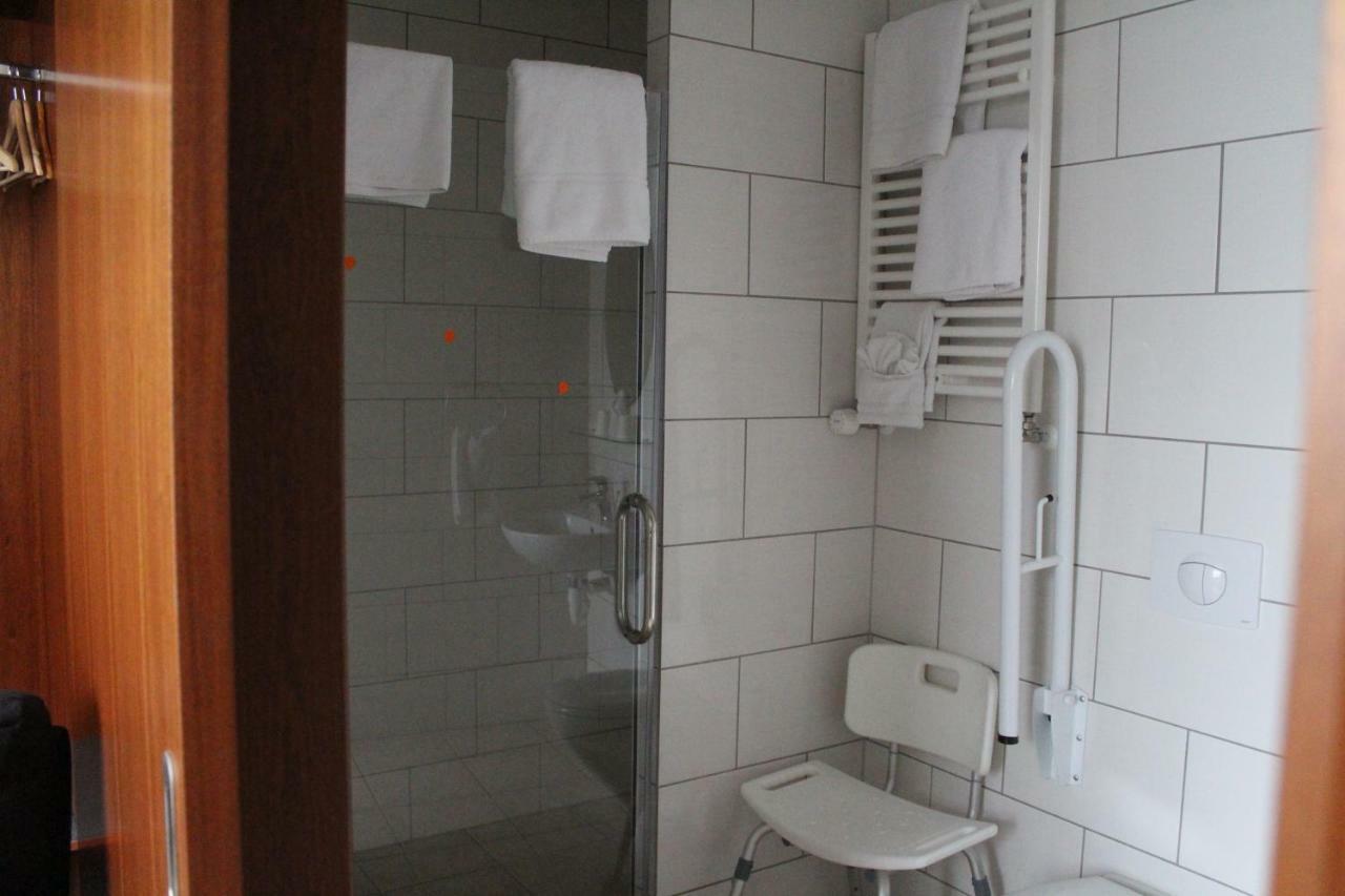 Hotel Grásteinn - Airport Hotel Keflavík Esterno foto